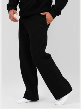 Comfrt Signature Straight Leg Sweatpants - Onyx Black M